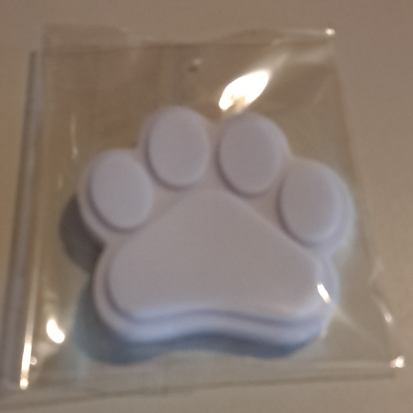 Hand Crafted Other - Lavender Paw-Shaped Goats Milk Soap .70 Oz NWT